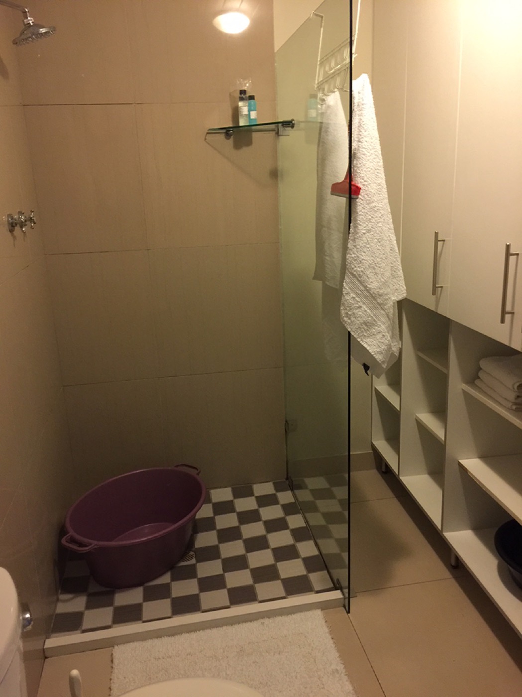 Galaxy Suite kitchenette