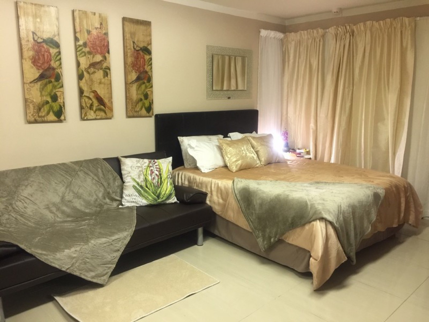 Grace Suite bedroom with queen bed