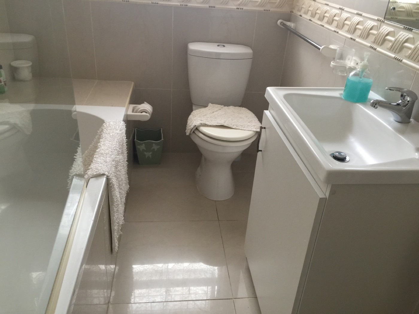 Olive Suite bathroom