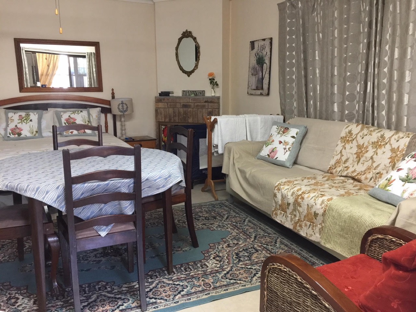 Olive Suite dining area