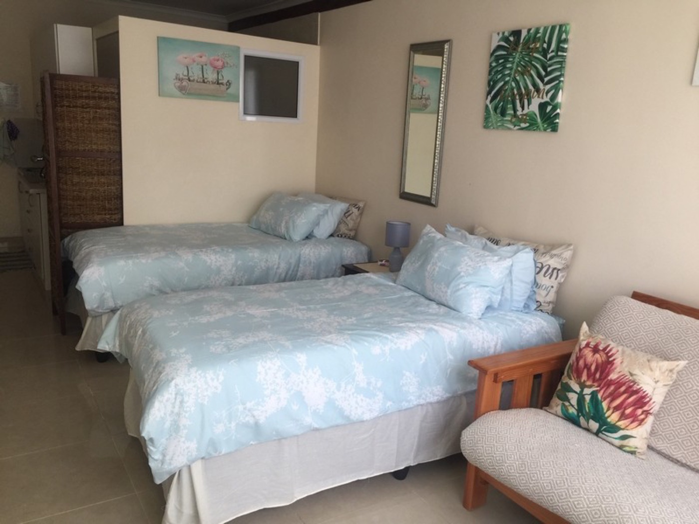 Rose Suite bedroom with queen bed