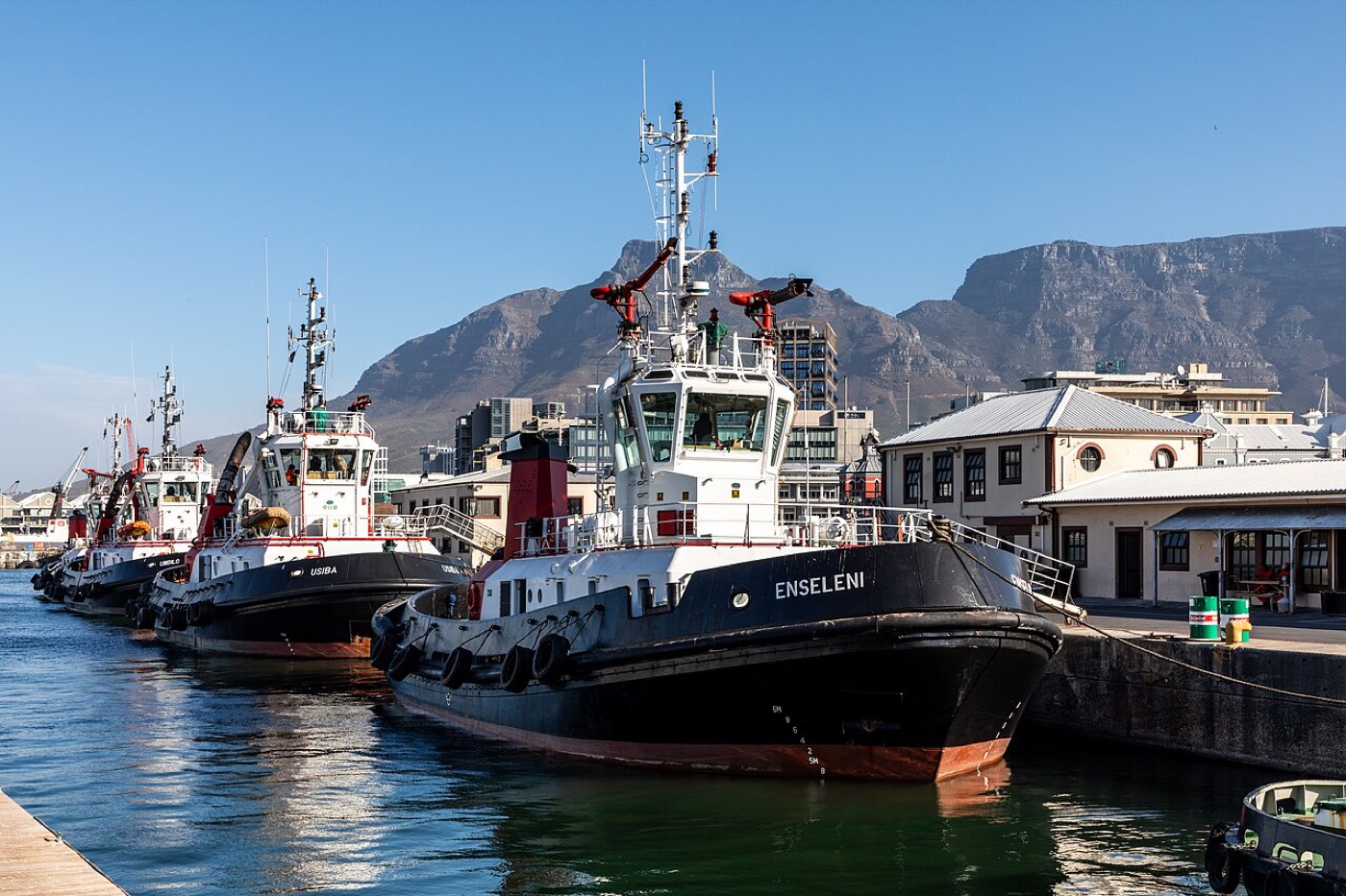 V&A Waterfront harbour with Table Mountain behind